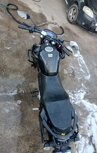 Moto bem nova, único dono. Apenas querendo vender pois quero comprar um carro.