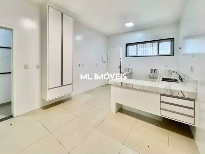 Casa à venda, 4 quartos, 2 vagas, Centro - Macaé/RJ