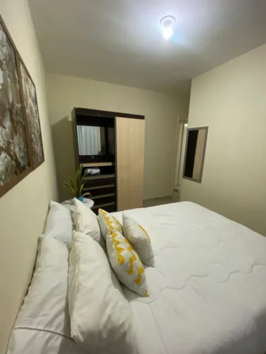 QUARTO MOBILIADO EM APARTAMENTO PARA ESTUDANTES OU MULHERES