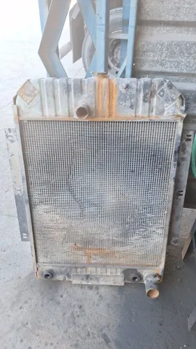 Radiador da Case W20E furado Peça