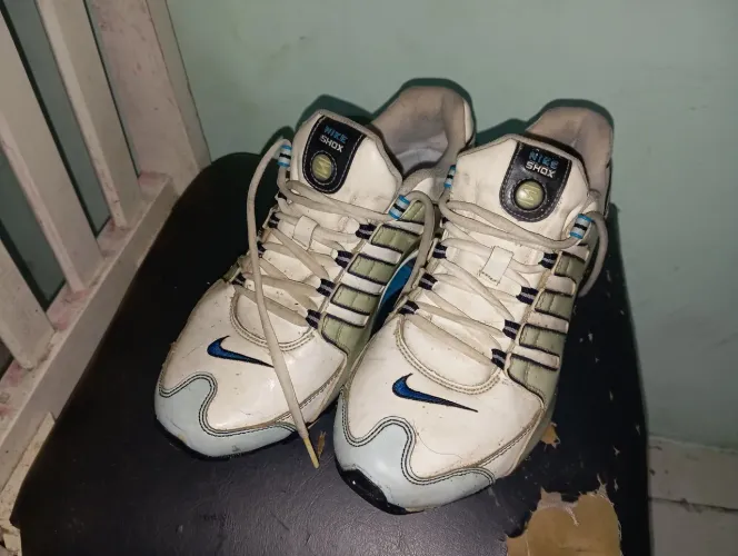 Nike Shok