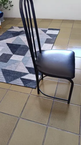 Conjunto de cadeira de jantar em ferro