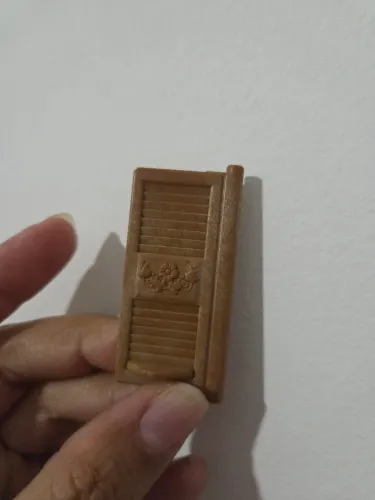 Reposição janela primeira casa Sylvanian families.