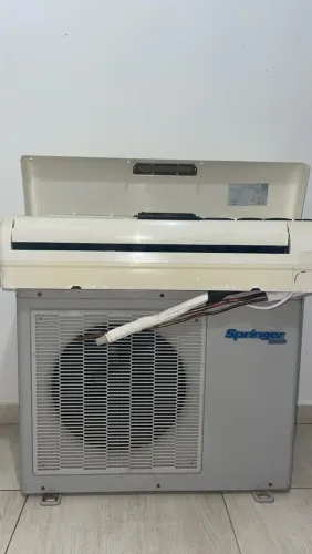 Ar-condicionado 9000 BTUs já instalado
