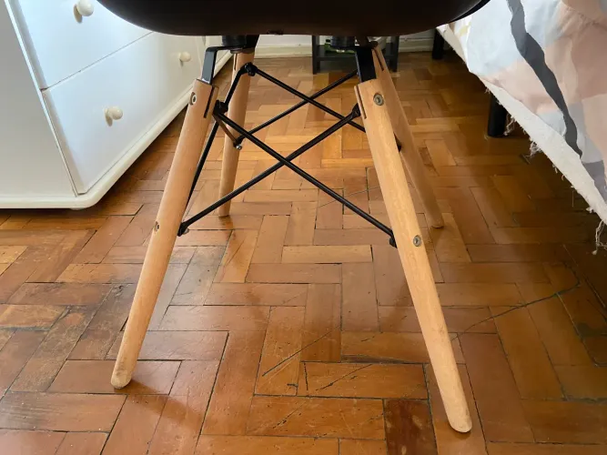 Cadeira Charles Eames