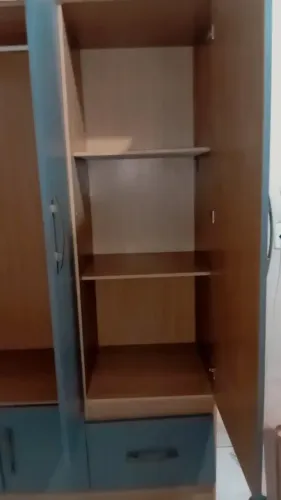 Vendo-se guarda-roupa semi novo de casal 