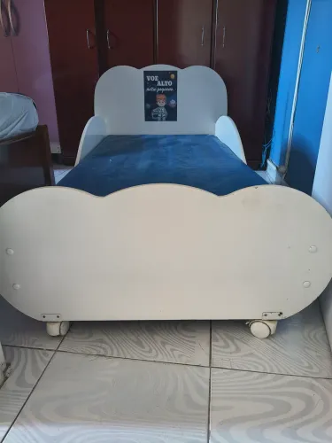 Cama infantil seminova