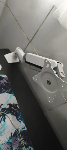 Teclado mecânico, mouse e suporte para monitor