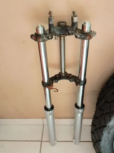 Mesa Strada com bengalas de 160