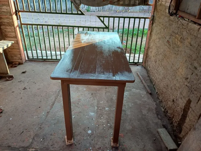 Vendo essa mesa, 1,50 de comprimento 60 de largura e 80 de altura, *