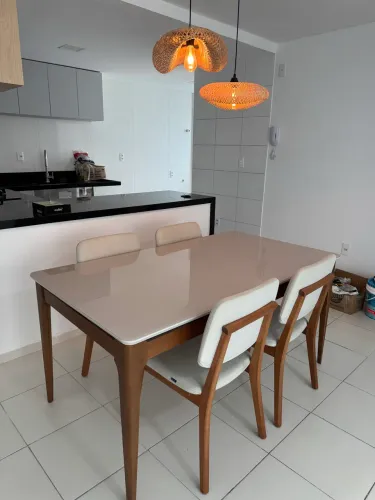 Vendo mesa com 4 cadeiras seminova