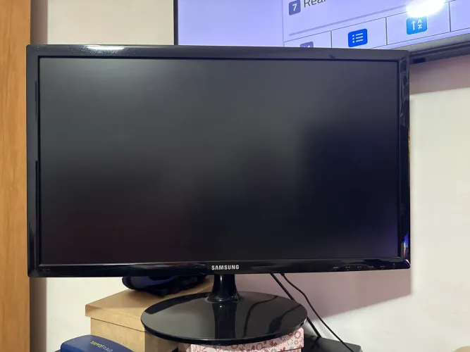 Vendo Monitor Samsung 24" S24D332H (Full HD / 1ms / 75Hz) - Excelente Estado