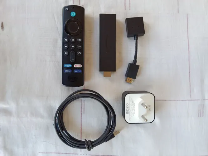 Amazon Fire TV Stick 4K 1° Ger. - Streaming de Alta Qualidade