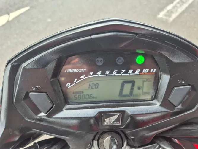 Vendo fan 160,moto de procedência, pneus excelente ,transmissão nova, pintura ótima.