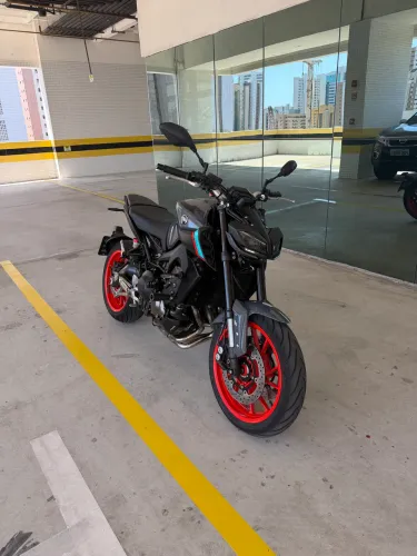 Yamaha MT09 2023 - storm fluo - 13.000km