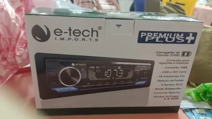 Som de carro USB  com controle remoto novo 
