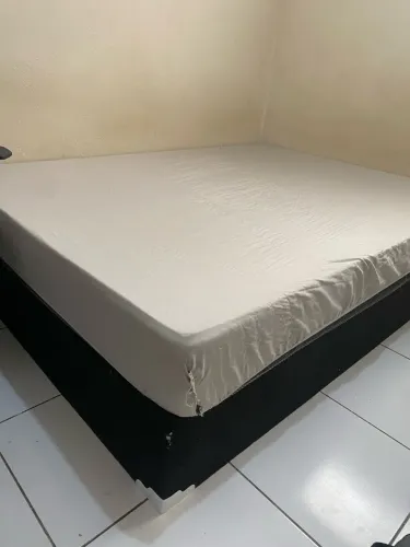 Cama box casal + colchão de espuma de alta qualidade.
