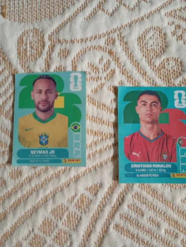 Figurinhas da copa Neymar e Cristiano Ronaldo compre por favor
