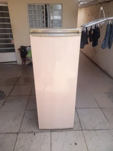Freezer Electrolux 180L 110V Conservado