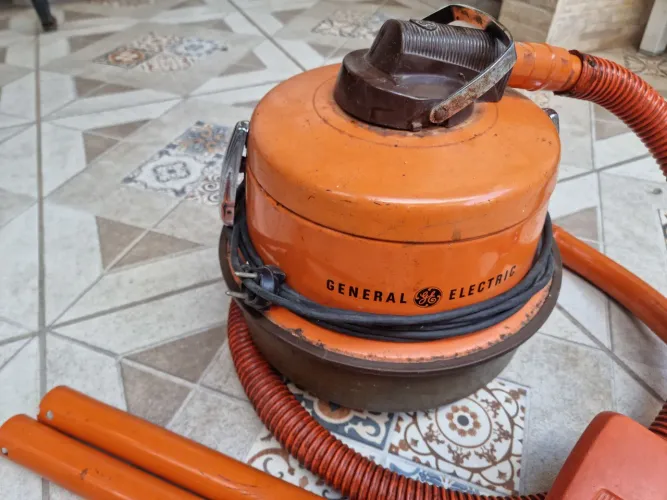 Aspirador General Electronic Antigo está funcionando normalmente em Ótimo estado