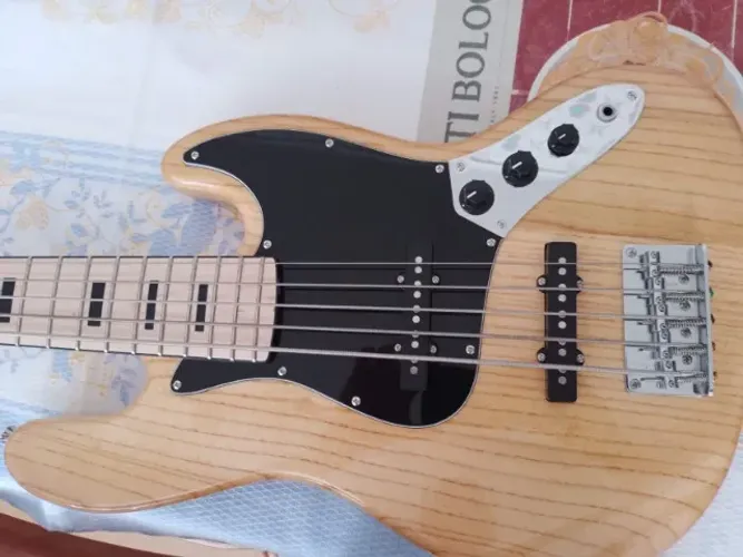 baixo jazz bass strinberg 5 cordas passivo