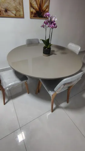 Mesa de jantar finíssima