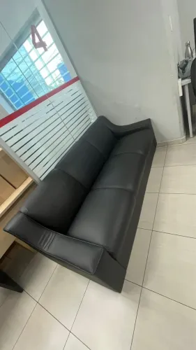 Conjunto sofá 2 e 3 lugares courino preto