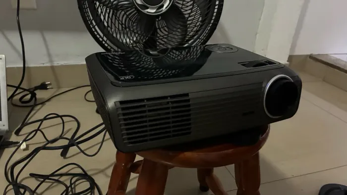 Vendo projetor Optoma com tecnologia DLP, conforme fotos.