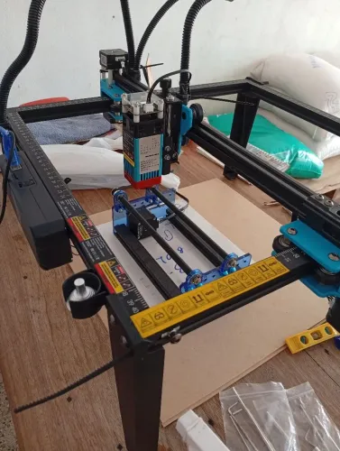 vendo essa maquina de gravacao a laser com o rolo rotativo area de corte 30 cm