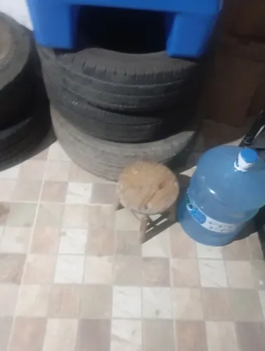 Vendo pneu de caminhão