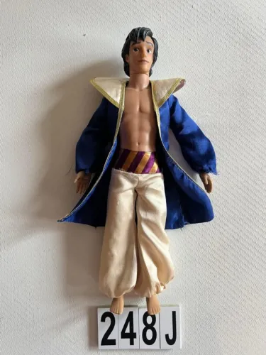 Boneco Aladin Disney Store , manga da roupa desfiada