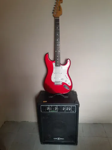 Guitarra menphis e uma caixa amplificada pra varios instrumentos musicais