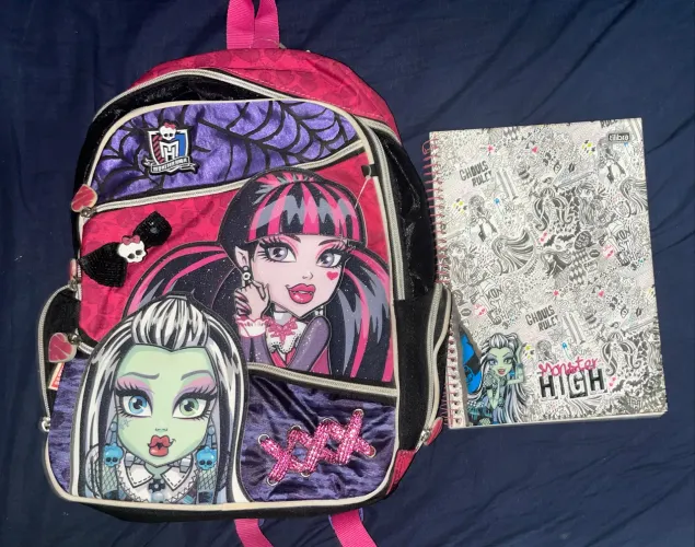 Mochila + Caderno Monster High