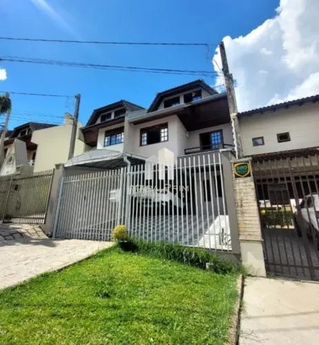 Sobrado com 4 dormitórios à venda por *R$755.000,00, 148m² - Tarumã - Curitiba/PR