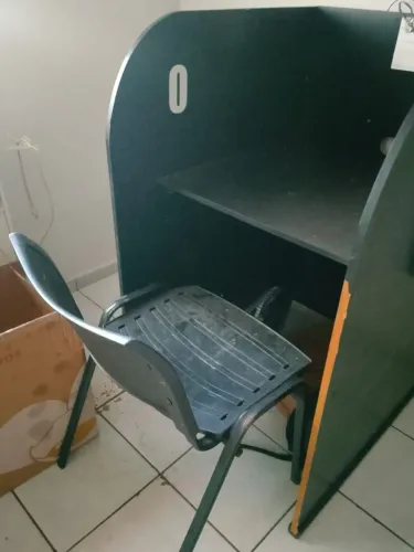 Mesa e cadeira para estudos