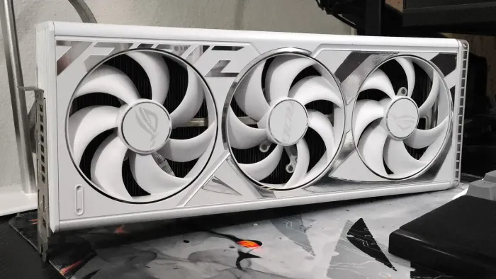 RTX 4080 Asus Rog Strix White 16 GB