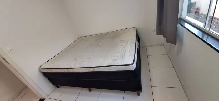 Cama box queen usada