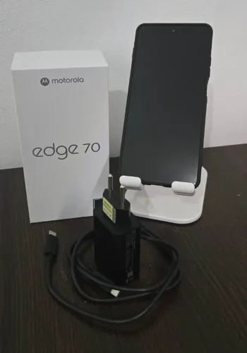 Motorola Edge 70 Normal 5G 256GB 8GB RAM tela extreme Amoled 120hz Ultrafino Gadget Gray
