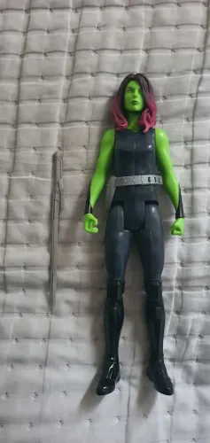 Boneca gamora traje preto 30cm Marvel