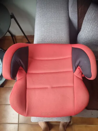 Assento de elevação para carro. Crianças peso 22kg a 36kg