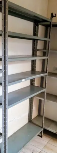 PRATELEIRAS DE AÇO