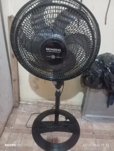 Ventilador mundial de pé 