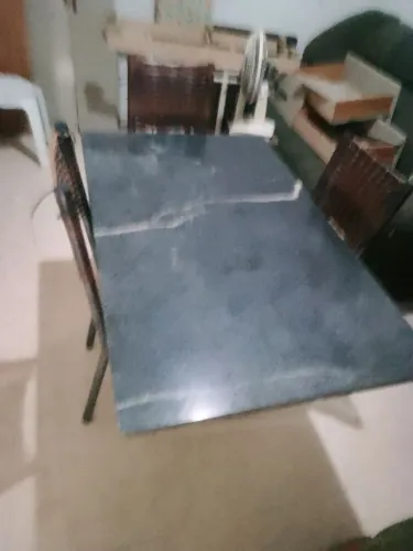 Vendo uma mesa de mármore