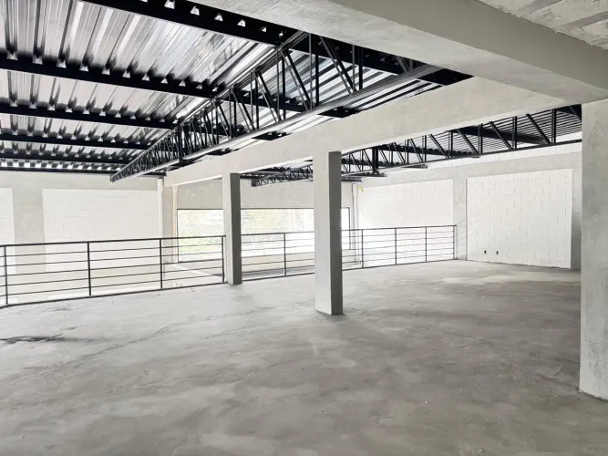 Loja na Avenida Senador Vergueiro, 3475 - Loja 01 240 m²