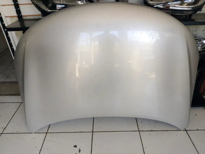 Capô Kia cerato.