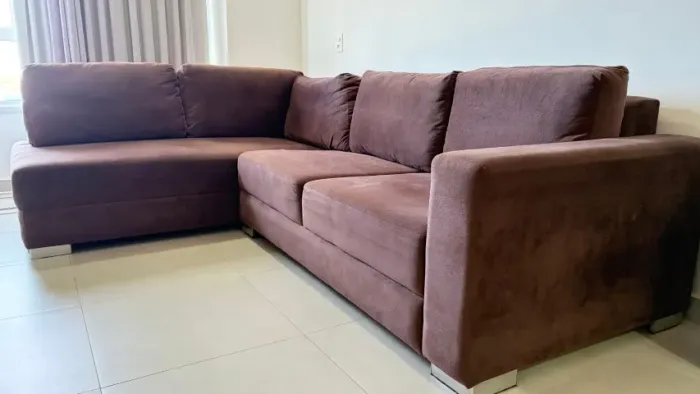 Sofá retrátil em L