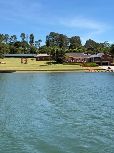 Propriedade Exclusiva na Represa de Avaré | 160m de Frente para a Água e 8 Suítes
