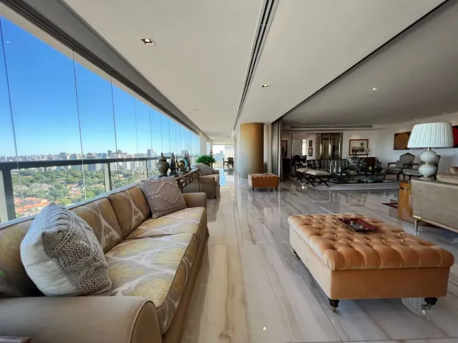 Apartamento, com 4 quartos, sendo 3 suítes, à venda, 490 m² Planta ampla e decorado com v