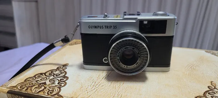 Câmera Olympus Trip 35, incrivelmente nova, 100% funcional. Só pegar e fotografar.