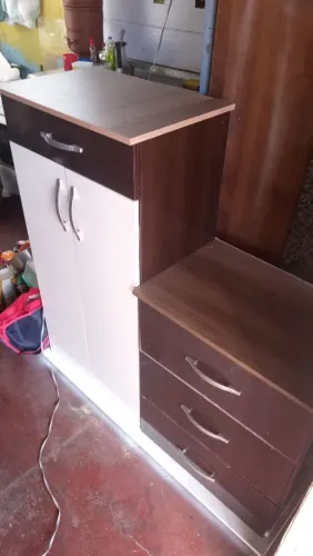 CÔMODA COM 3 GAVETAS E ARMÁRIO LATERAL POUCOS DETALHES MAIS FUNCIONAL ENTREGO